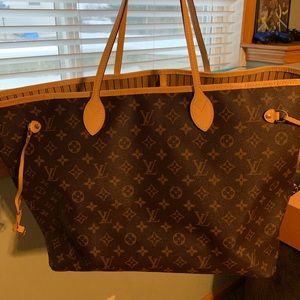 Louis Vuitton Neverfull GM monogram.